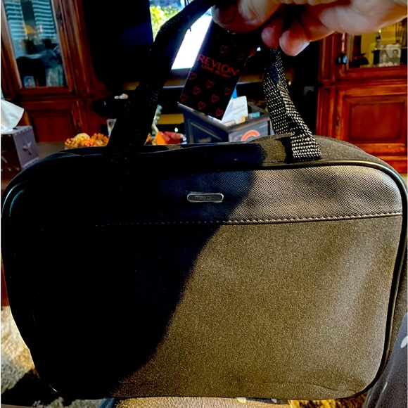 Revlon Travel Cosmetic Toiletry Bag NWT - Picture 1 of 13